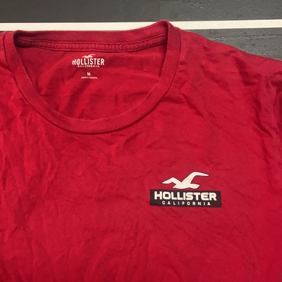 Red Hollister logo and graphic T-shirt, M - Picture 2 of 4